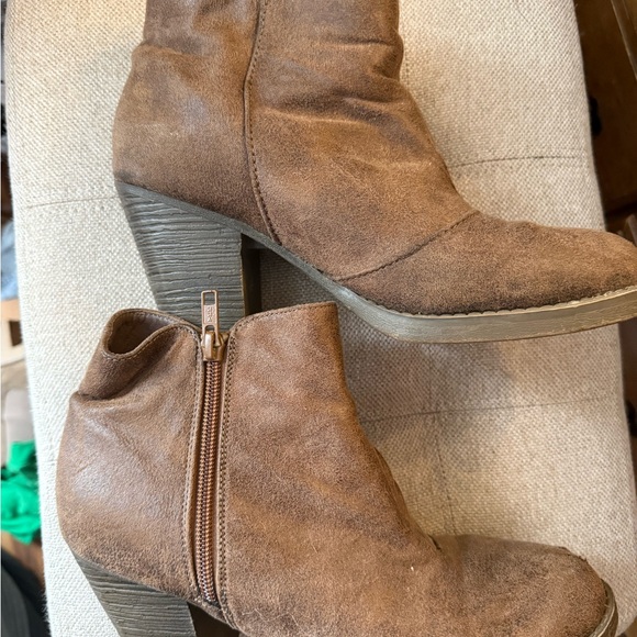 Bass Pro Shop Booties - Picture 3 of 3